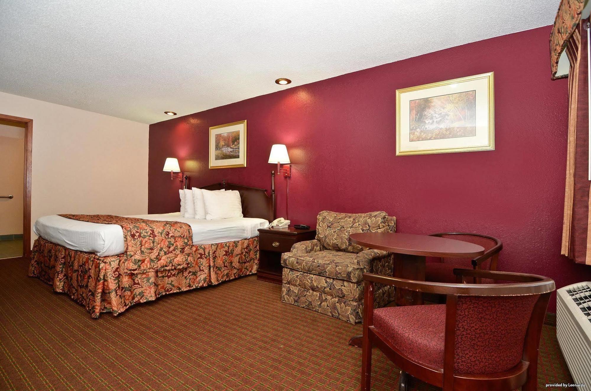 Red Roof Inn & Suites Jackson - Richland Exterior photo